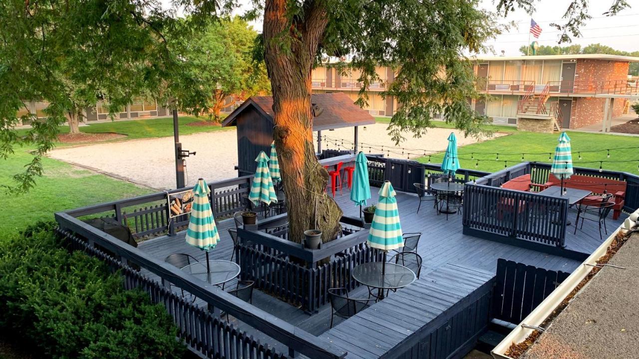 Country And Hotel